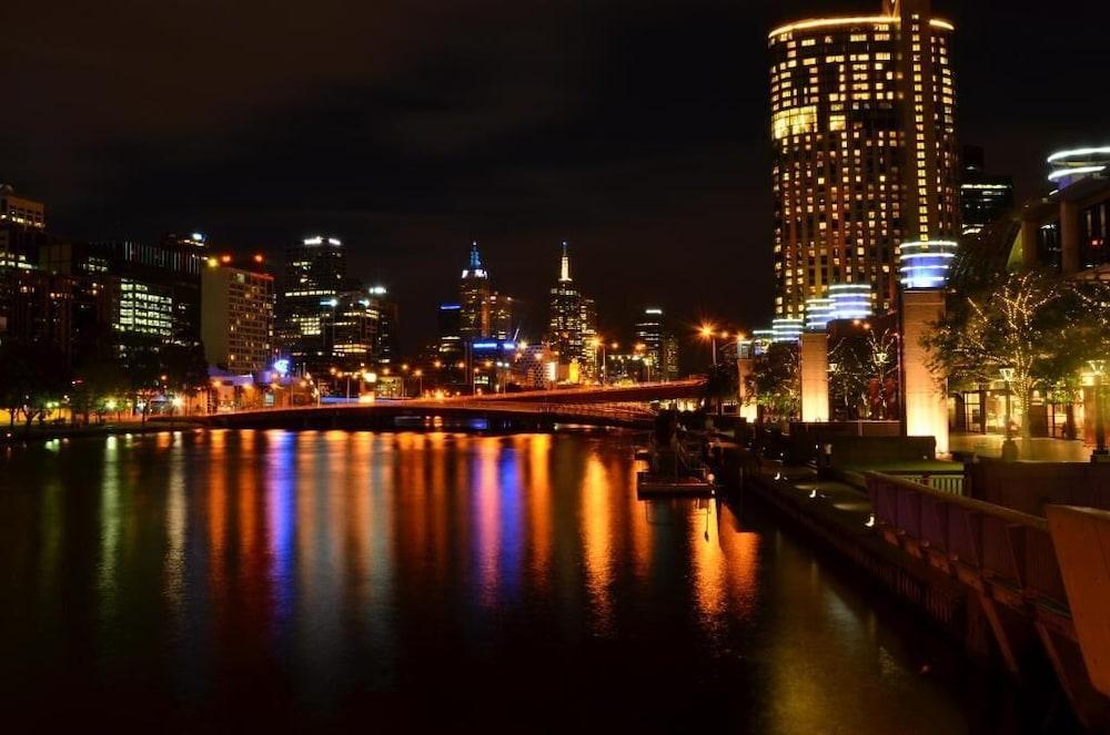 Metro Apartments On Bank Place Melbourne Exteriör bild